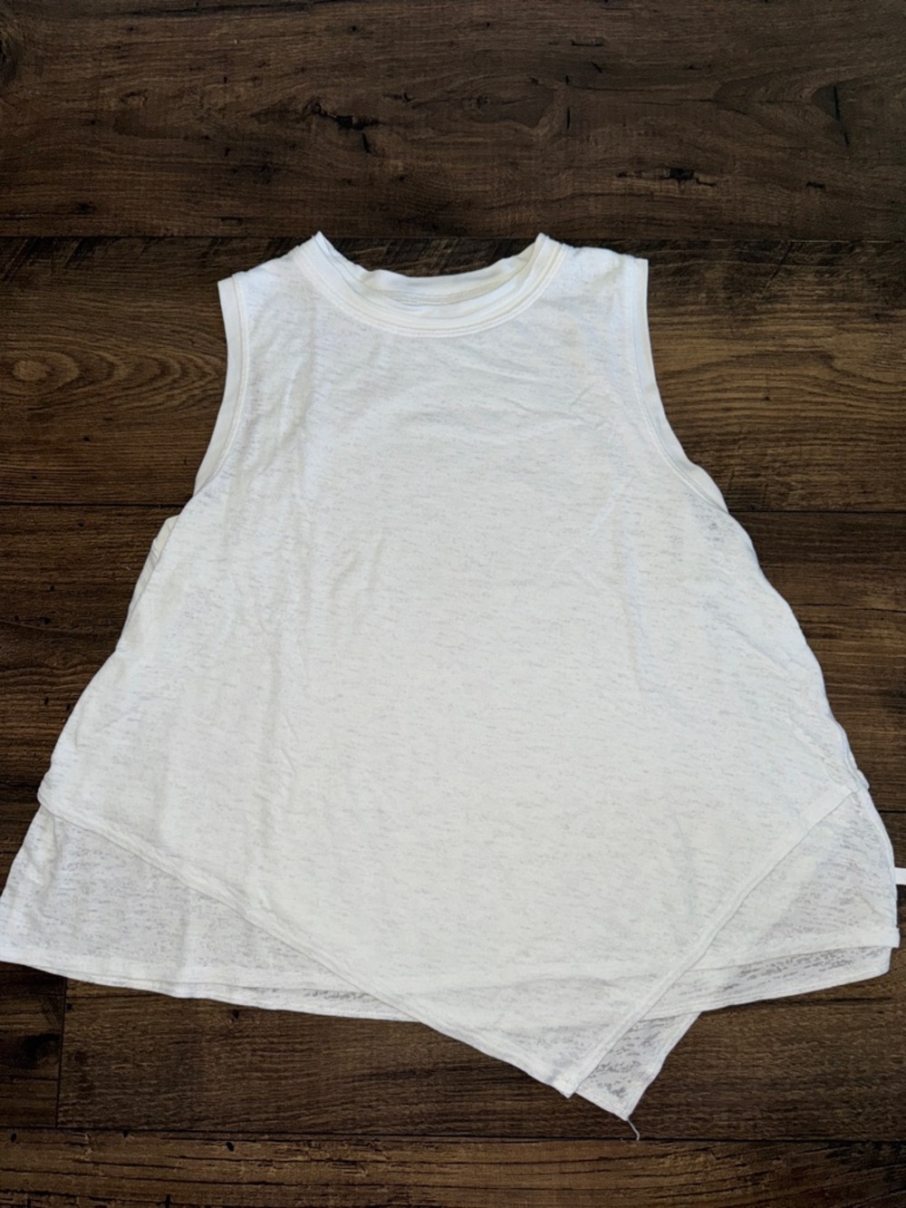 white lululemon tank top